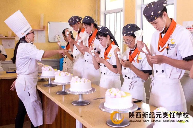 接受专业蛋糕培训,都有哪些优势呢?