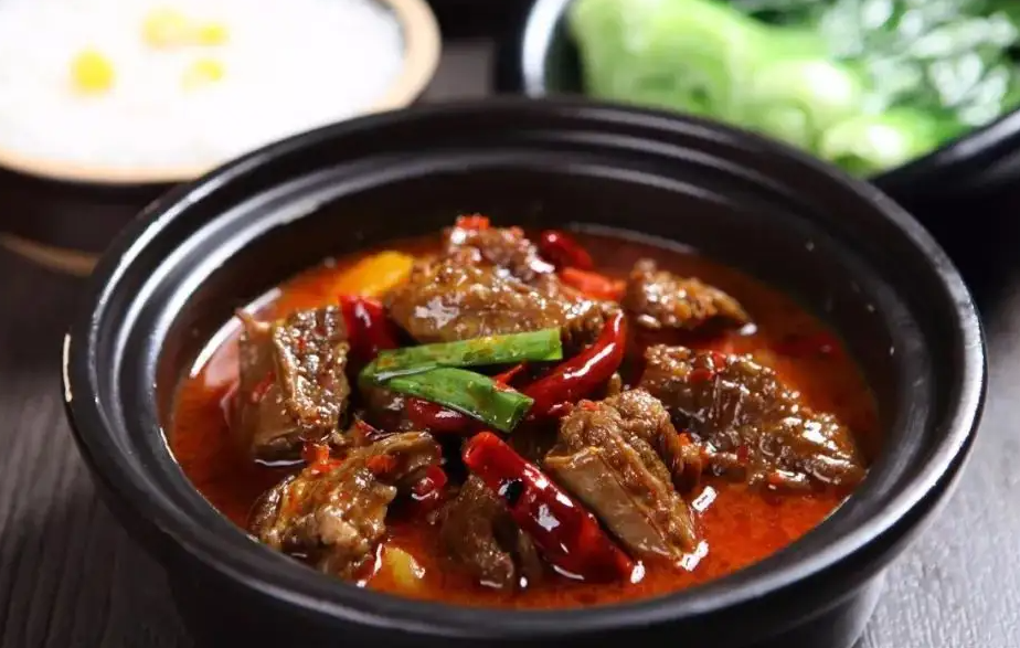红烧牛腩煲的做法